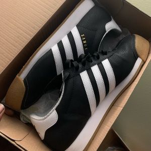 ADIDAS SAMOA BARELY WORN STILL IN GOOD CONDITION.